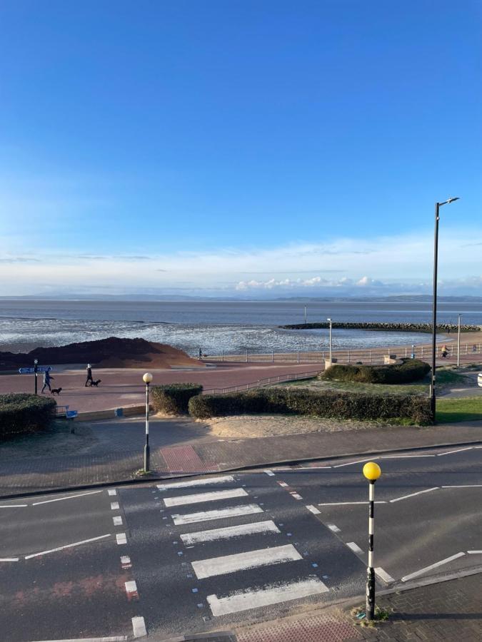 The Croston Balcony Apartment- Morecambe Central Promenade, Beach Front And Sea Views Eksteriør billede