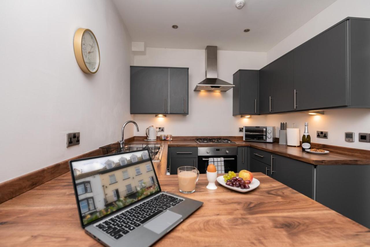 The Croston Balcony Apartment- Morecambe Central Promenade, Beach Front And Sea Views Eksteriør billede