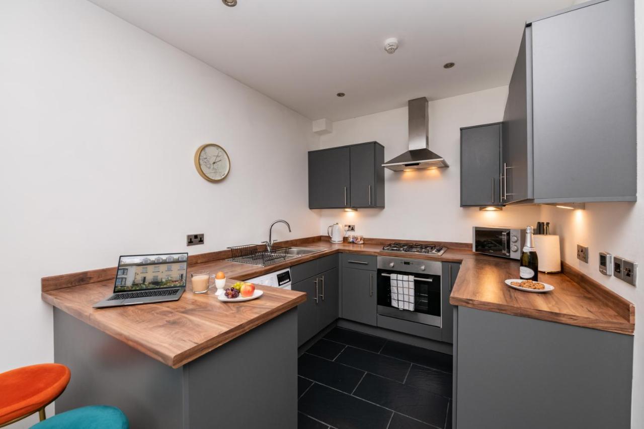 The Croston Balcony Apartment- Morecambe Central Promenade, Beach Front And Sea Views Eksteriør billede