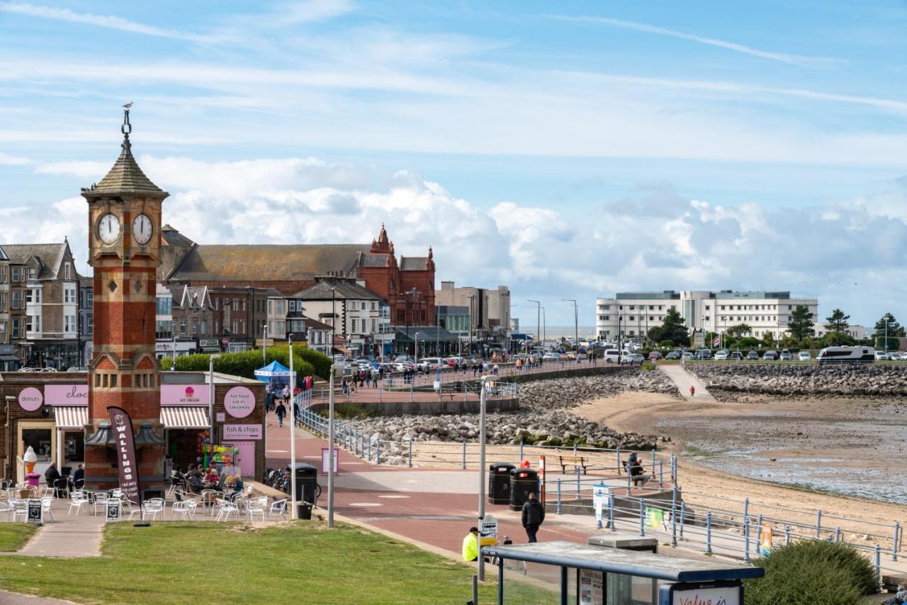 The Croston Balcony Apartment- Morecambe Central Promenade, Beach Front And Sea Views Eksteriør billede