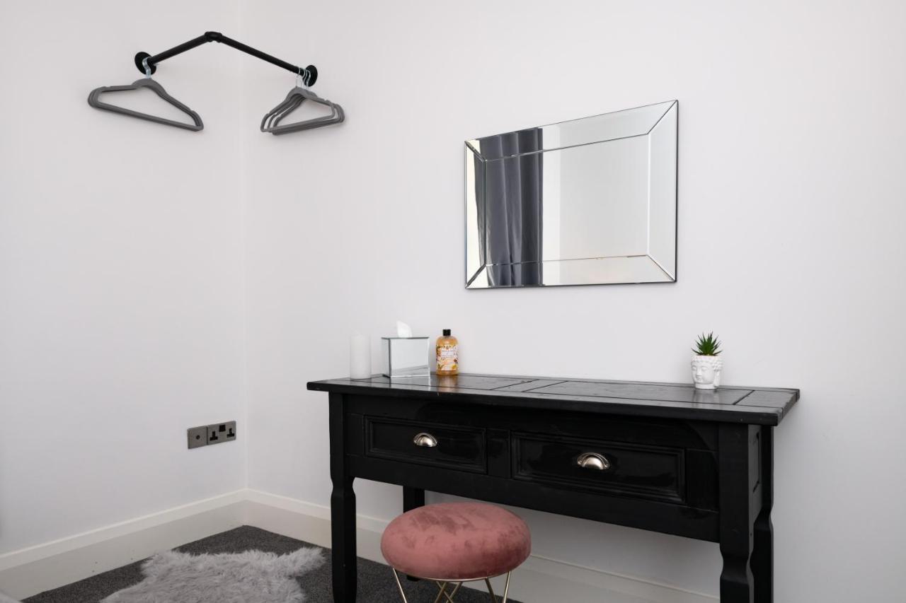The Croston Balcony Apartment- Morecambe Central Promenade, Beach Front And Sea Views Eksteriør billede